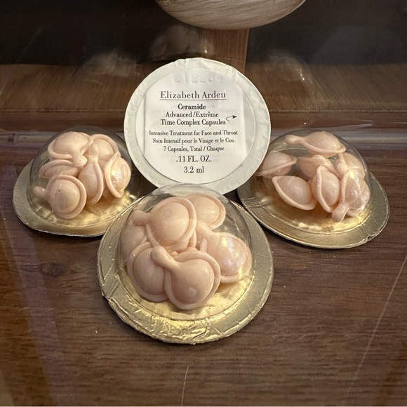 Elizabeth Arden Anti-Aging Ceramide Capsules Serum, 4refills (7capsules/refill) - Picture 3 of 7